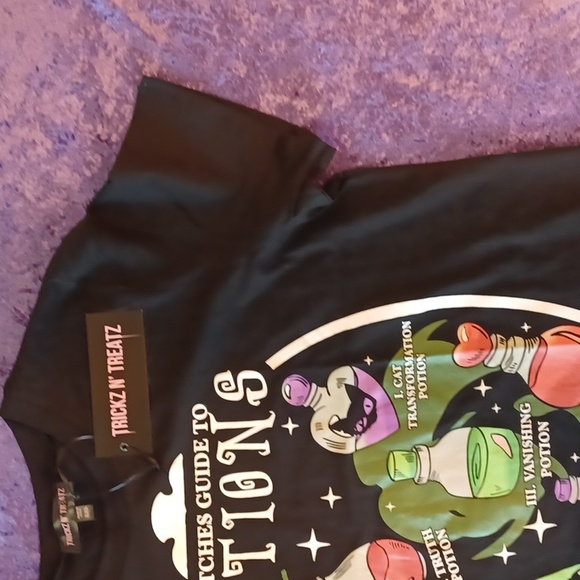 DOLLSKILL 2x TRICKZ N TREATZ BLACK SHORT-SLEEVED guide to potions - Picture 5 of 13